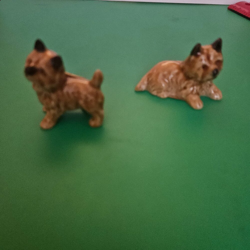 vintage pair of wade of  England terrier porcelain minature figurines